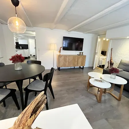 130m2 Lux On The Pedestrian Street Апартаменты